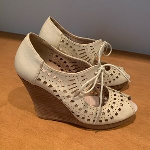 Restricted Cream Wedges